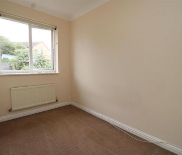 2 bedroom end of terrace house to rent - Photo 3