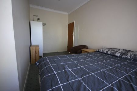 6-bedroom shared house / townhouse, Adelaide Street - Photo 4
