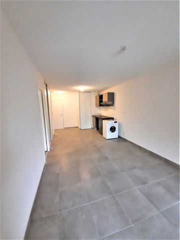 Location Appartement 2 pièces 43m² LORMONT 33310 - Photo 2