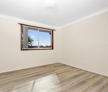 3 Bedroom 1.5 Bathroom modern duplex with double car garage - Photo 1