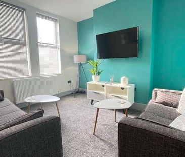 Salisbury Grove, LS12 - Photo 1