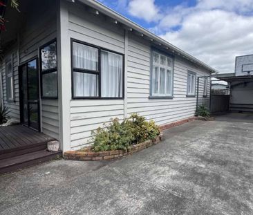 THREE BEDROOM - TAKARO - Photo 1