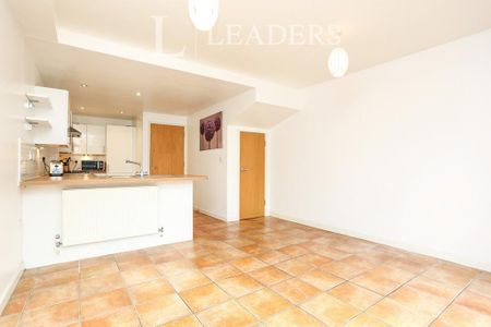 4 bedroom terraced house to rent - Photo 3