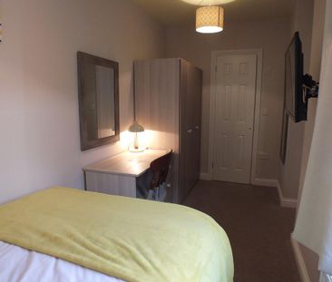 1 bedroom in a house share to rent - Photo 1