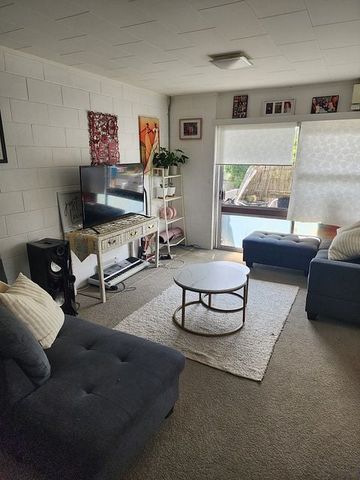 Charming 2BR Unit in Hamilton East - Photo 5