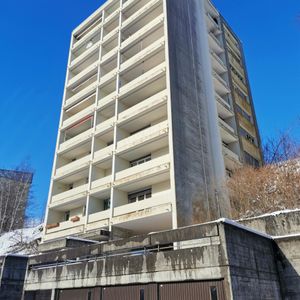 En cours de rénovation - Appartement de 4 pièces avec balcon et jolie vue - Photo 2