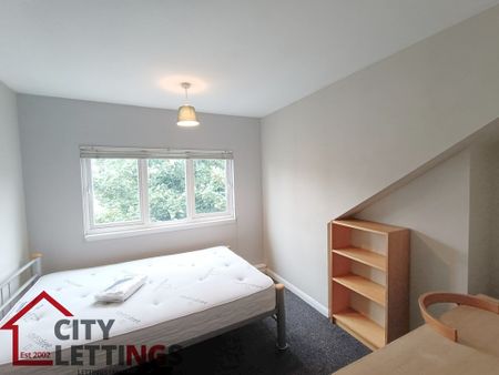 5 Bedroom Mid Terraced House - Photo 3