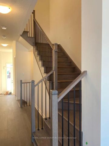 Condo Townhouse For Lease | S9044256 - Photo 3