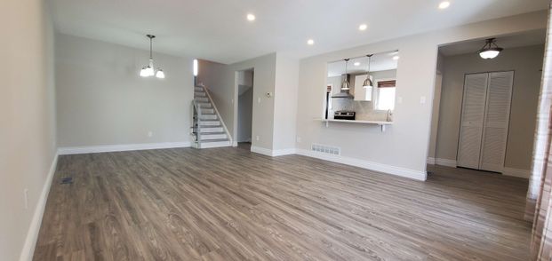 For Lease - 2192 Bridge Road, Oakville, Ontario - Photo 1