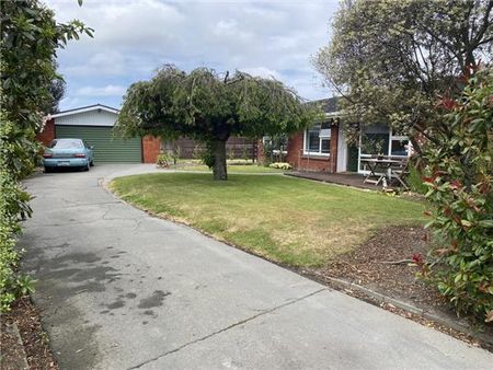 22 Ramore Place, Redwood - Christchurch City, Christchurch City - Family Home and Garden in Quiet Cul de Sac - Photo 2