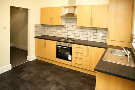 2 bed terraced house to rent in Curzon Road, Ashton-Under-Lyne, OL6 - Photo 2