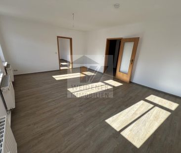 3-Zimmer-Dachgeschosswohnung mit Einbauküche und Boden – nahe der I... - Photo 2