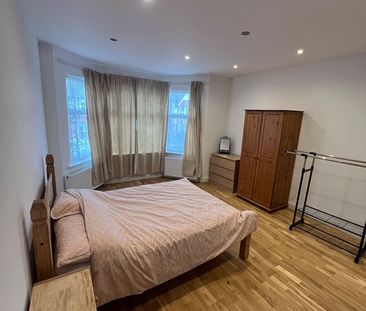 Room in a Shared House, New River Crescent, N13 - Photo 1