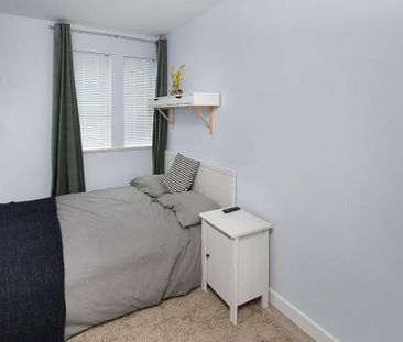 1 bedroom in a house share to rent - Photo 3