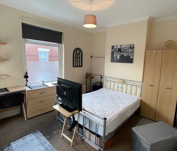 Burton Stone Lane, Clifton - P1812 - Photo 3