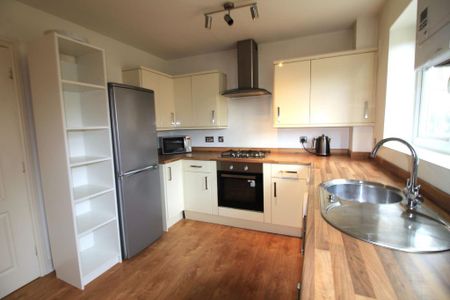 2 bedroom end of terrace house to rent - Photo 4