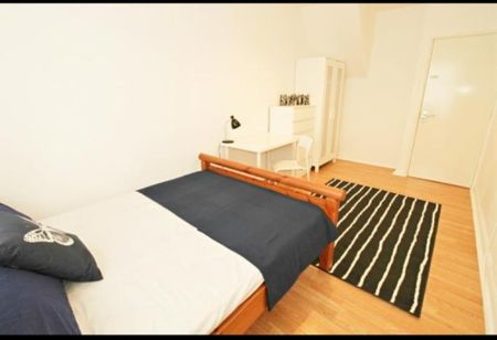 Great 4 bedroom shared house in Bradford - Photo 3