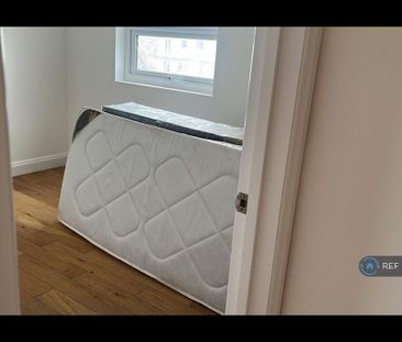 6 bedroom semi-detached house to rent - Photo 5