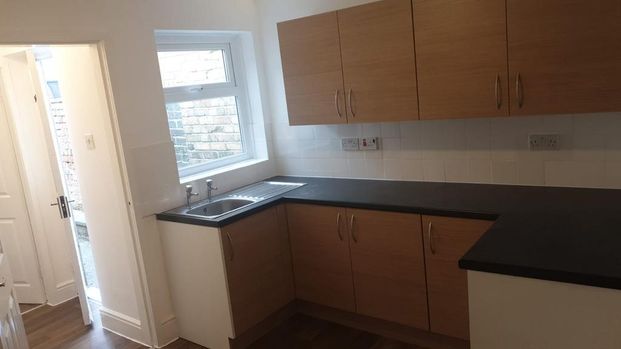 2 bedroom terraced house to rent - Photo 1