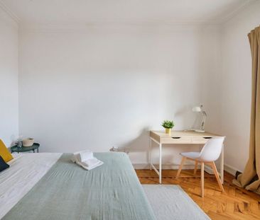 Rua Infante Dom Pedro, Lisbon, Lisbon 1700-244 - Photo 2