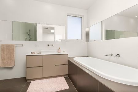 60A Anderson Street, Newport VIC 3015 - House For Rent | Domain - Photo 4