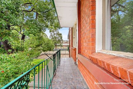 Spacious 2 Bedroom Apartment - Photo 4