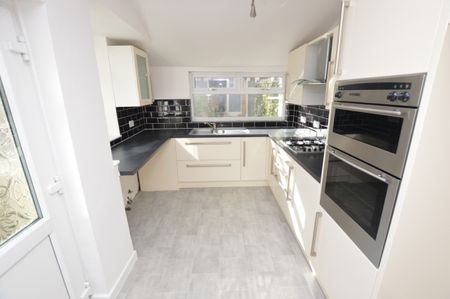 2 Bedroom Terraced House - Photo 5