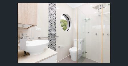 SPACIOUS FOUR-BEDROOM TOWNHOUSE IN A CONVENIENT LOCATION - Photo 3