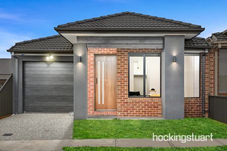 GREAT FAMILY HOME IN PRIME LOCATION - Photo 5