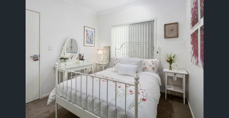 CONTEMPORARY, TWO STOREY HOME ON MASSIVE BLOCK – DUCTED AIR, SIDE ACCESS & MORE……. - Photo 5