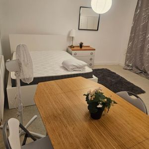 Room in a Shared House, Valentia Road, RG30 - Photo 2