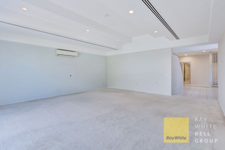 7011 Marine Drive East, Sanctuary Cove QLD 4212 - House For Rent - $1,800 | Domain - Photo 3