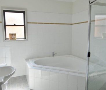 127 De Vitre Street, Lambton NSW 2299 - Photo 2