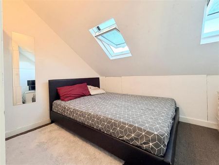 4 bedroom apartment to rent - Photo 4