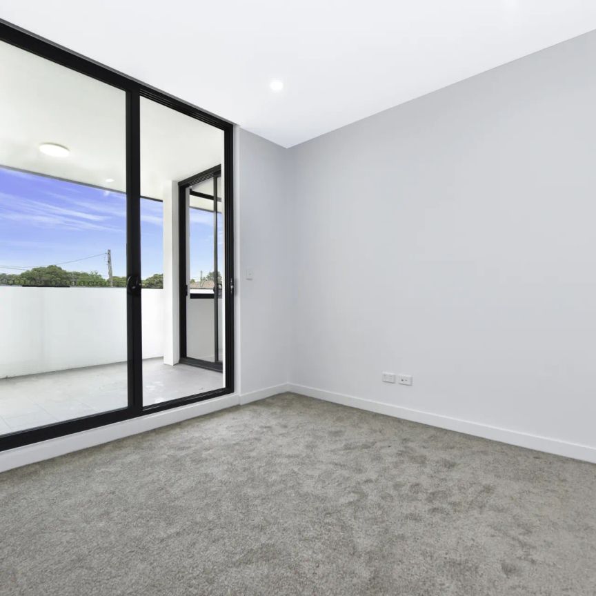 Modern one bedroom apartment in convenient location - Photo 1