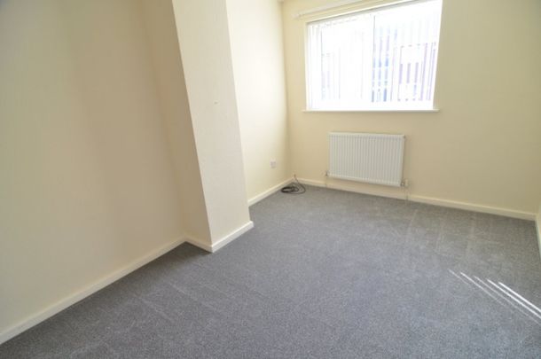 3 bed Town House - To Let - Photo 1