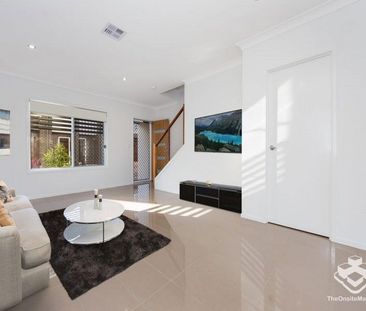 MODERN STYLISH 3 BED TOWNHOUSE IN GREAT LOCATION - Photo 6