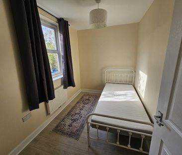 3 bedroom semi-detached house to rent - Photo 6