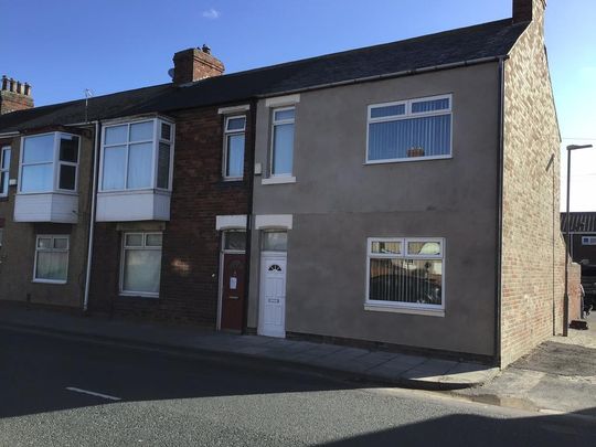 3 bedroom terraced house to rent - Photo 1