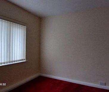 3 bedroom flat to rent - Photo 2