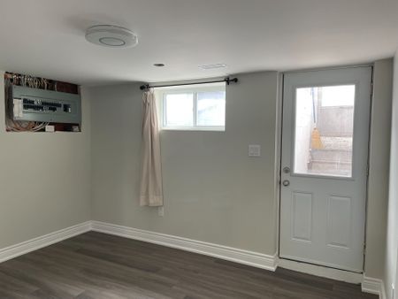For Lease - 370 Centre Street, Richmond Hill, Ontario - Photo 5