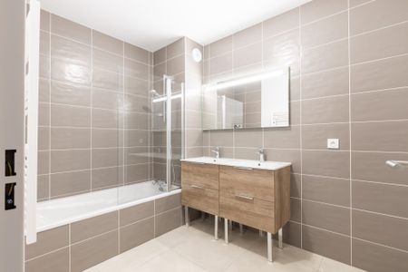 Location Appartement 5 pièces 116m² MEYLAN 38240 - Photo 2