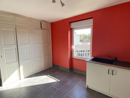 Location Appartement 3 pièces 79m² LE CREUSOT 71200 - Photo 5