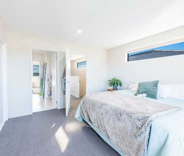 Immaculate 3 bedroom townhouse with garage! - Photo 5