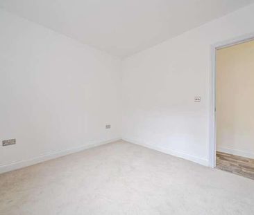 Newbury, Berkshire, RG14 - Photo 2