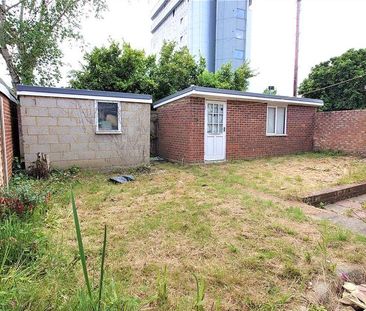 6 bedroom end of terrace house to rent - Photo 5