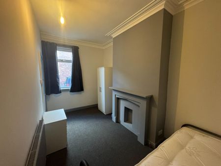 4 bedroom House To Let - Photo 5