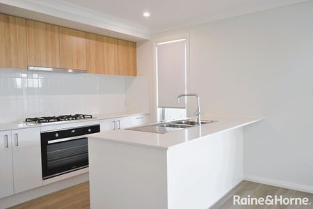 Brand new stunning 4-bedroom home - Photo 4