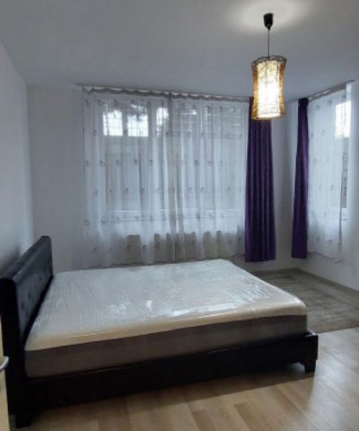 Garsoniera decomandata 40 mp, demisol inalt, situata in Ava - Photo 2