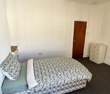 Room in a Shared House, Bellamy Road, L4 - Photo 1